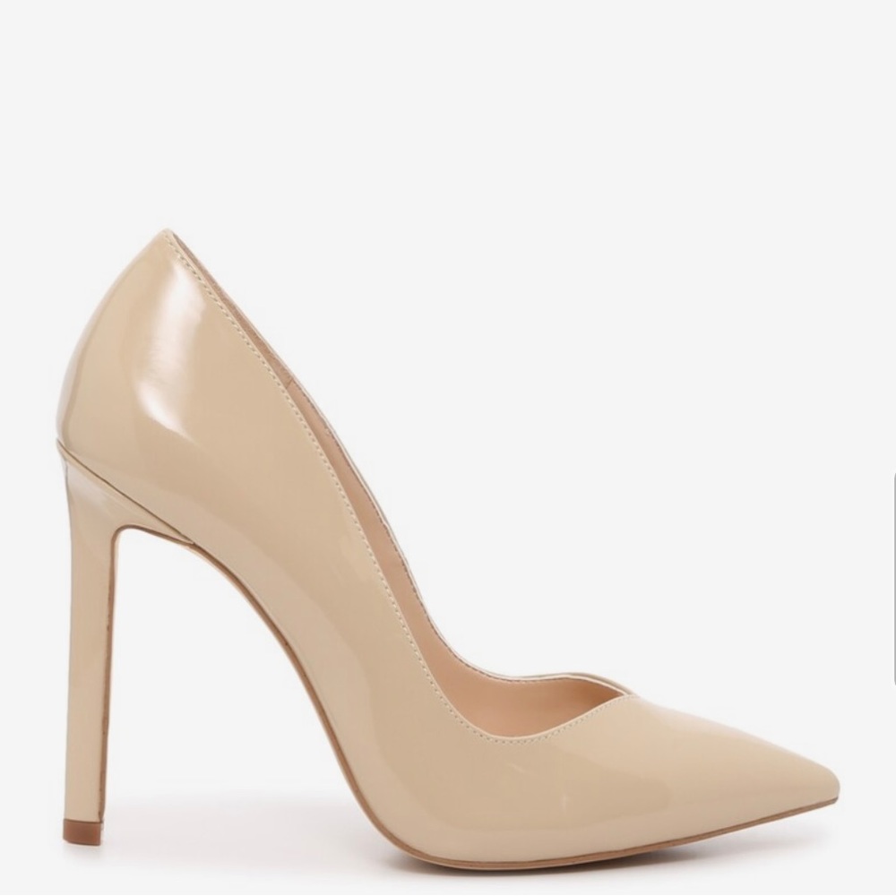 Nude pumps